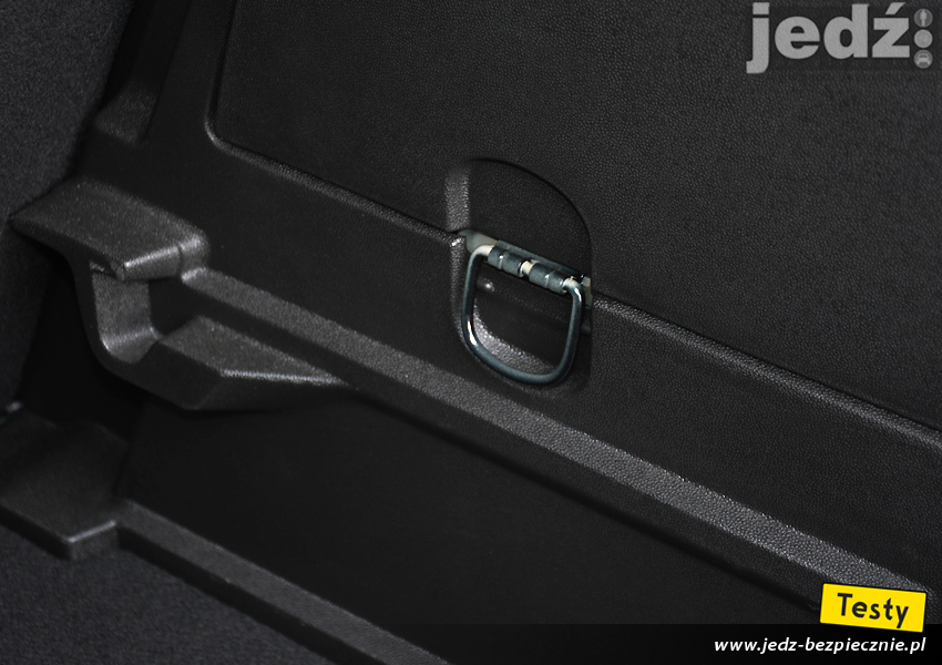 TESTY | Opel Corsa E - zalety, podwójna podłoga bagażnika