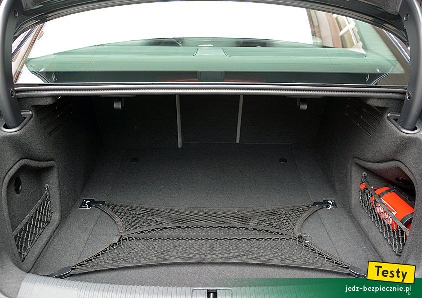 Testy - Audi A4 Limousine - uchwyty do mocowania siatki lub linek w bagażniku