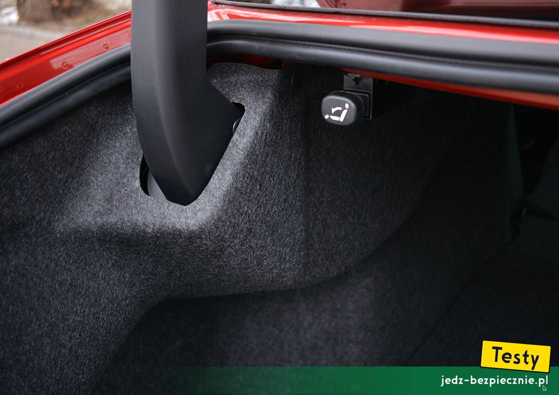 Testy - Mazda 6 III facelifting 2 sedan - obudowanie zawiasów klapy bagażnika