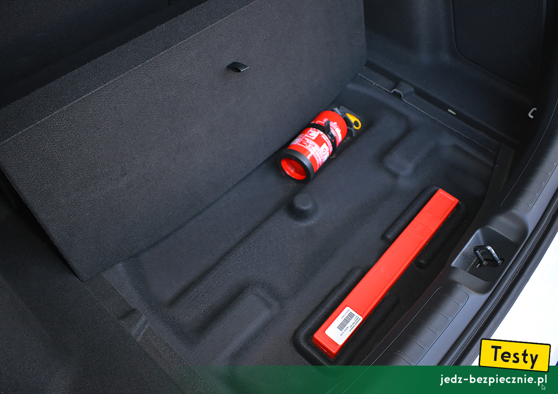 Testy - Honda Civic XI e:HEV - podłoga bagażnika,