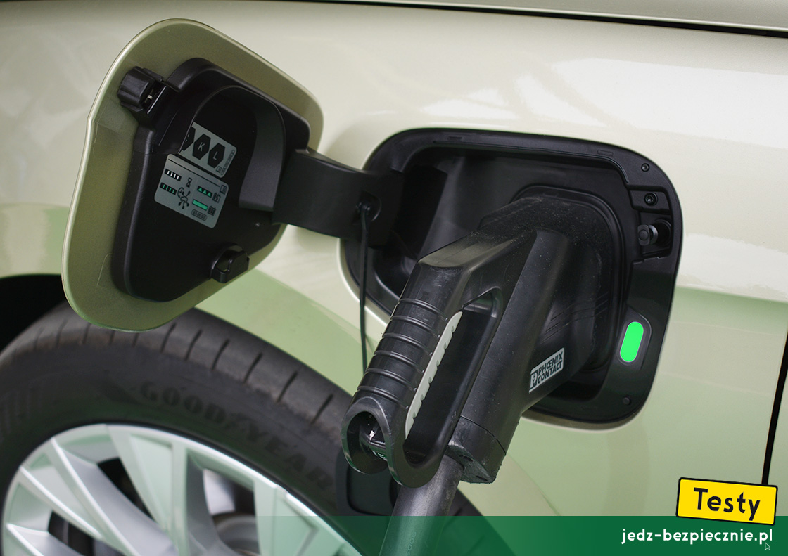 Testy - Skoda Superb IV kombi plug-in - plusy: gniazdo szybkiego ładowania hybrydy plug-in