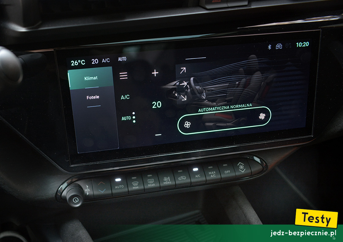 Testy - Alfa Romeo Junior hybrid - plusy, fizyczne przyciski do obsługi klimatyzacji