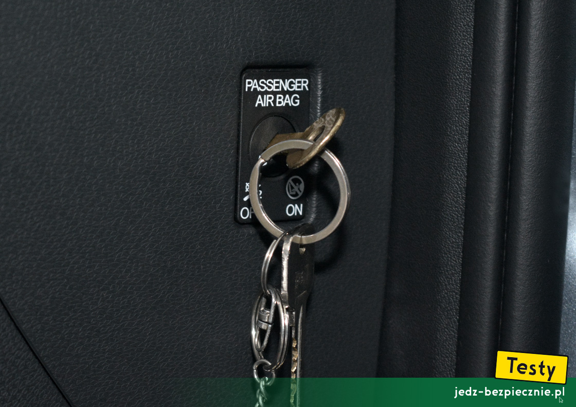 Testy - Volkswagen ID.7 - minusy: sposób dezaktywacji poduszki powietrznej pasażera